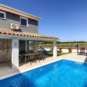 https://beautiful-vacation-house-hana-with-pool.in-istria.net